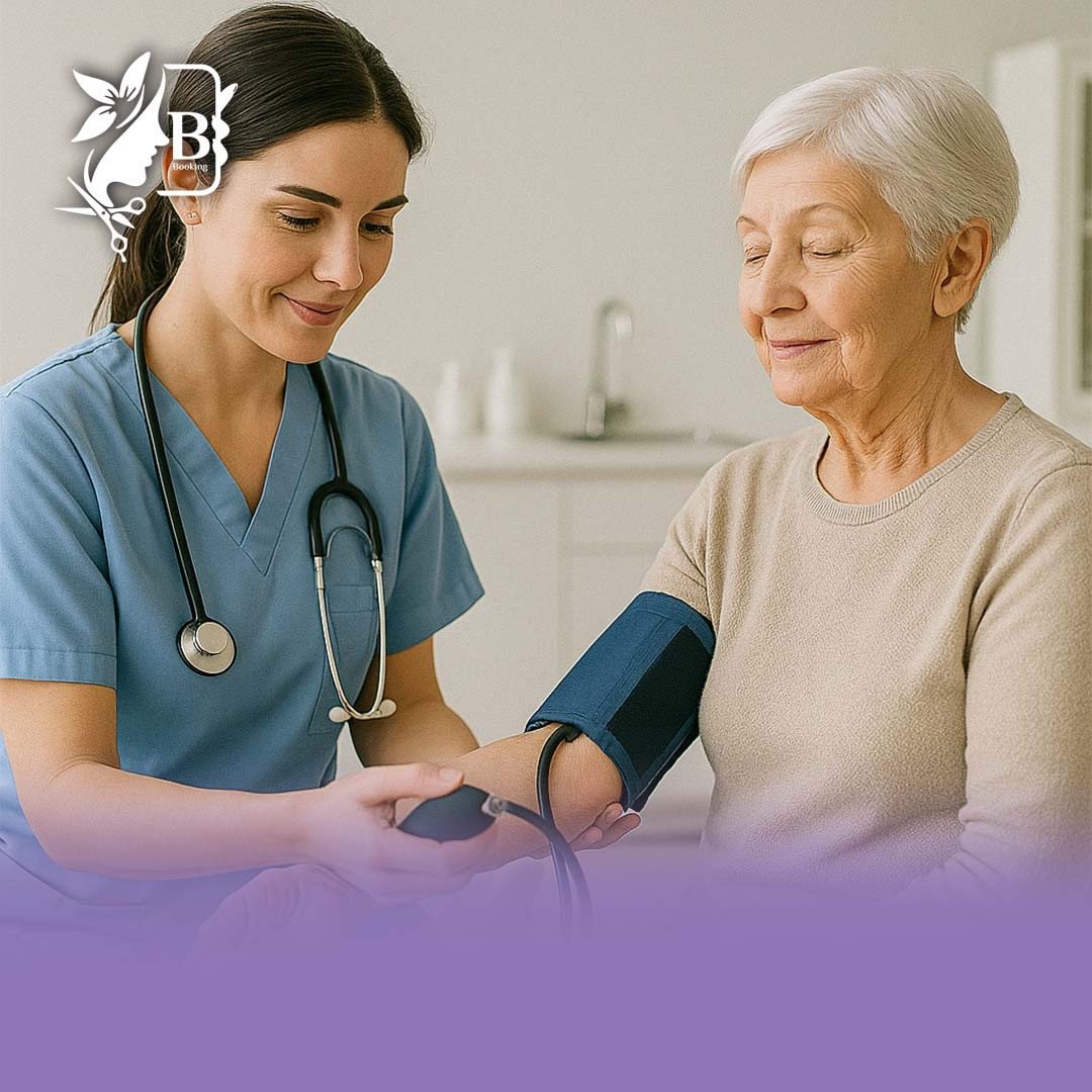 زيارة ممرضة مع قياس العلامات الحيوية